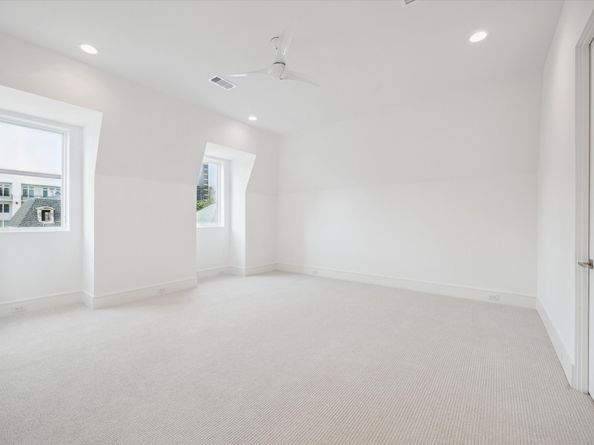 10 Wentworth Square Avenue, Houston TX 77027