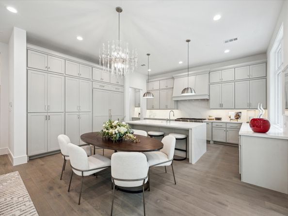 10 Wentworth Square Avenue, Houston TX 77027