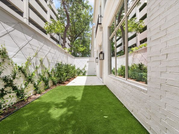 10 Wentworth Square Avenue, Houston TX 77027