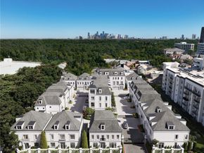 10 Wentworth Square Avenue, Houston TX 77027