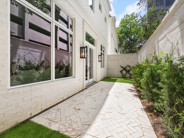 10 Wentworth Square Avenue, Houston TX 77027