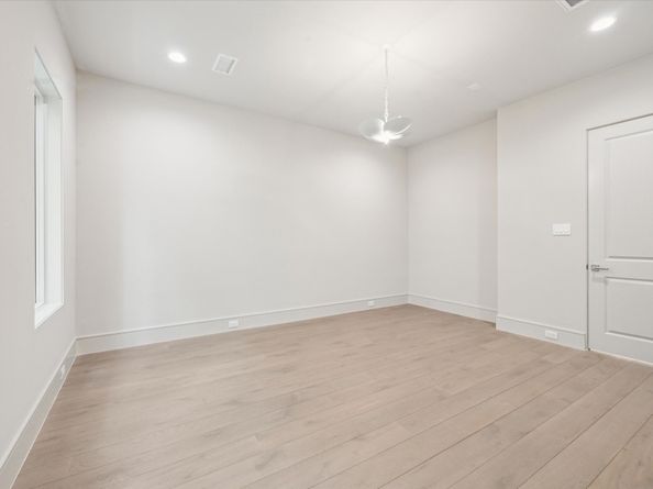 10 Wentworth Square Avenue, Houston TX 77027