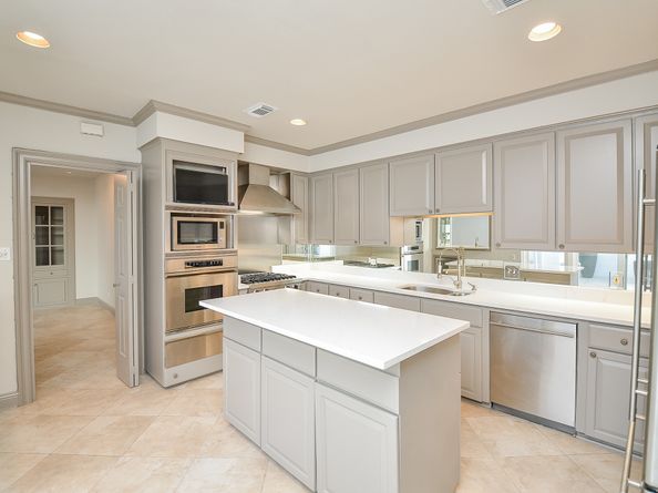 6 River Hollow Lane, Houston TX 77027