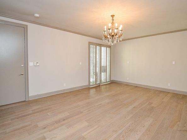 6 River Hollow Lane, Houston TX 77027