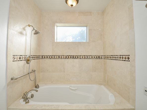 6 River Hollow Lane, Houston TX 77027