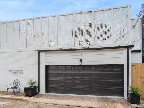 6 River Hollow Lane, Houston TX 77027