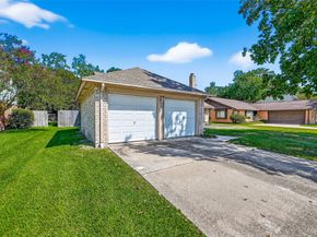 813 Lakeview Drive, Sugar Land TX 77498