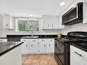 813 Lakeview Drive, Sugar Land TX 77498