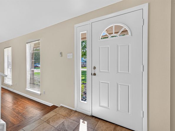 813 Lakeview Drive, Sugar Land TX 77498