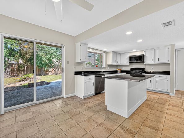 813 Lakeview Drive, Sugar Land TX 77498