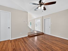 813 Lakeview Drive, Sugar Land TX 77498