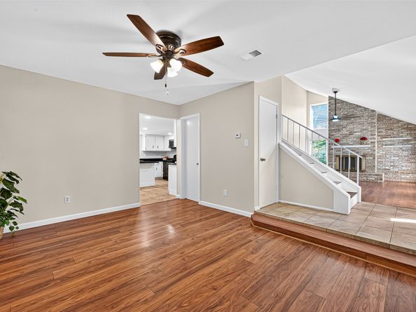 813 Lakeview Drive, Sugar Land TX 77498