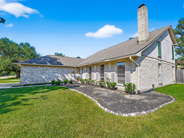 813 Lakeview Drive, Sugar Land TX 77498