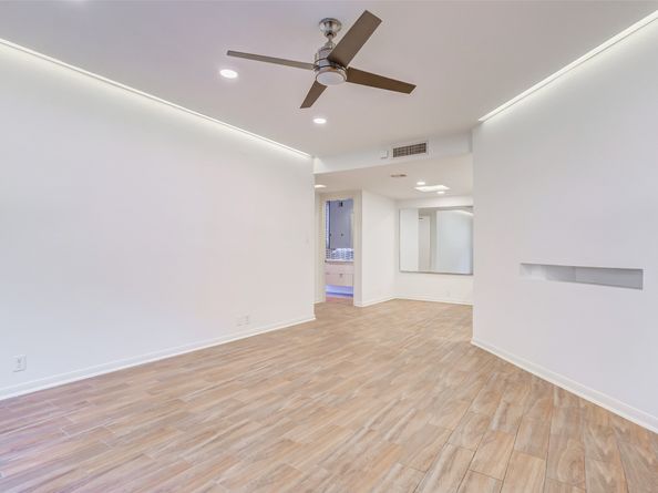 2829 Timmons Lane 167, Houston TX 77027