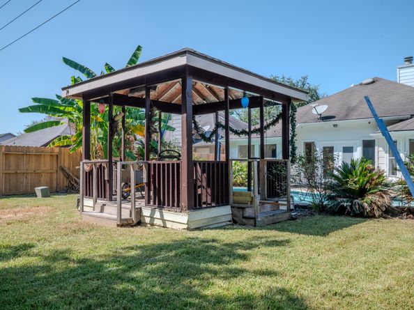 1411 Clear Valley Drive, Houston TX 77014