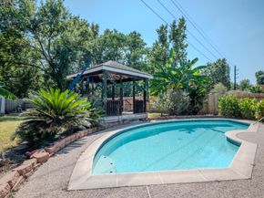 1411 Clear Valley Drive, Houston TX 77014