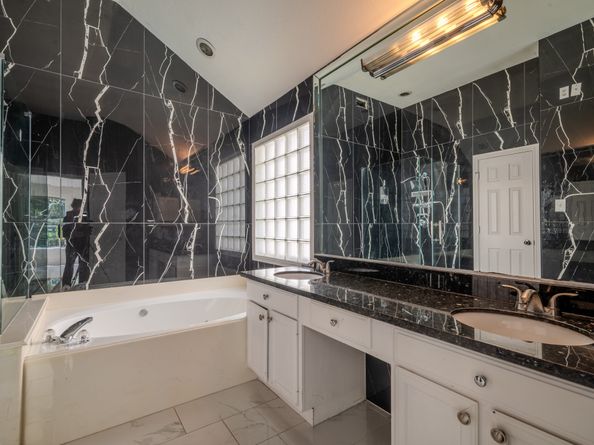 1411 Clear Valley Drive, Houston TX 77014