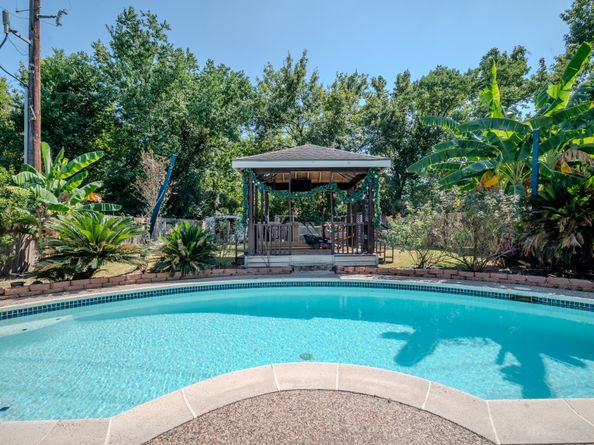 1411 Clear Valley Drive, Houston TX 77014