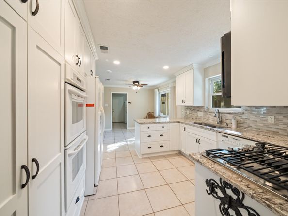 2230 Riverlawn Drive, Kingwood TX 77339
