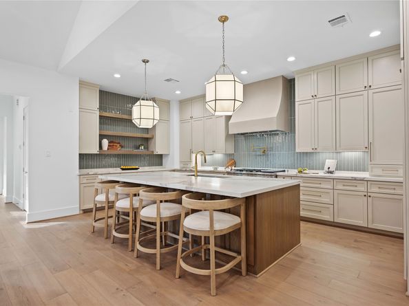 1570 Cheshire Lane, Houston TX 77018