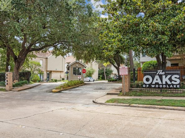 2100 Tanglewilde Street 297, Houston TX 77063