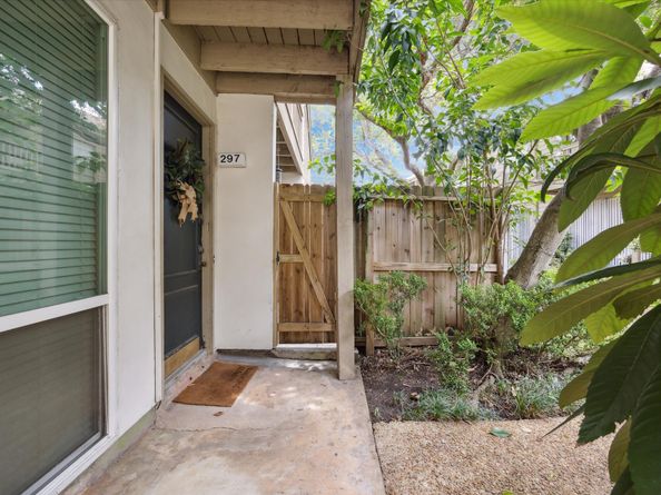 2100 Tanglewilde Street 297, Houston TX 77063