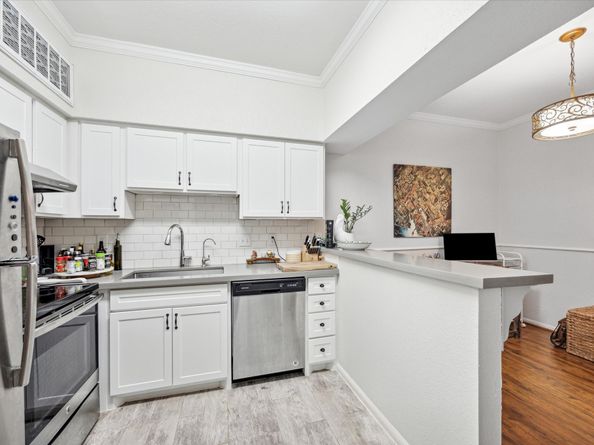 2100 Tanglewilde Street 297, Houston TX 77063