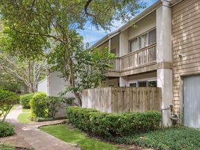 2100 Tanglewilde Street 297, Houston TX 77063