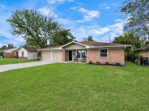 531 Edgebrook Drive, Houston TX 77034
