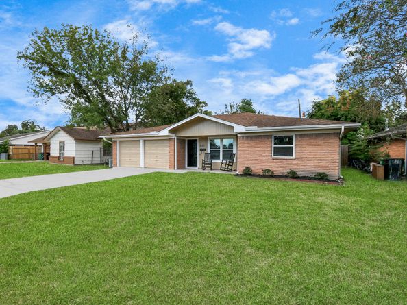 531 Edgebrook Drive, Houston TX 77034