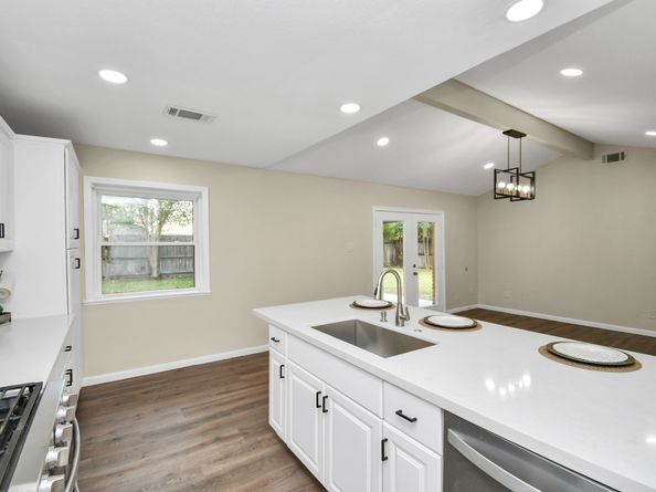 531 Edgebrook Drive, Houston TX 77034