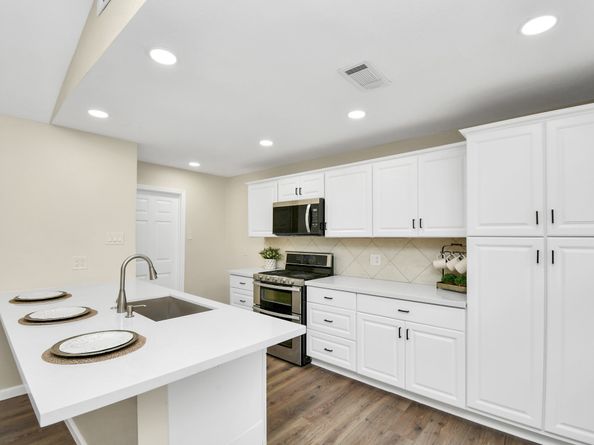 531 Edgebrook Drive, Houston TX 77034