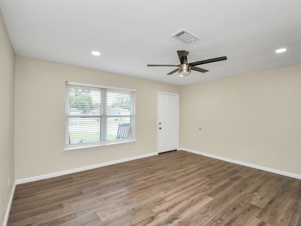 531 Edgebrook Drive, Houston TX 77034