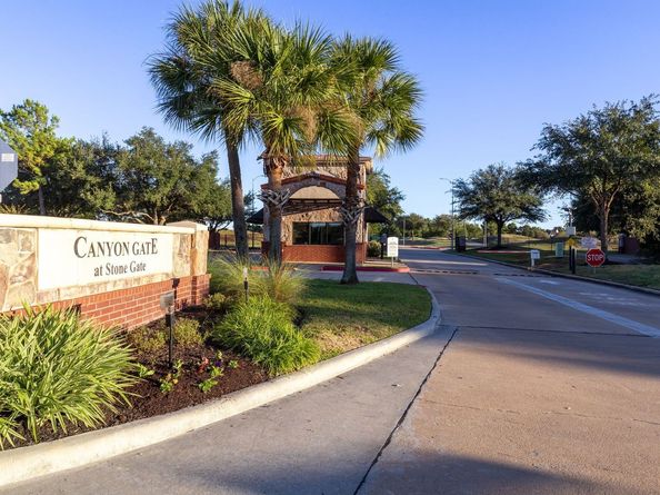 17602 S Summit Canyon Drive, Houston TX 77095