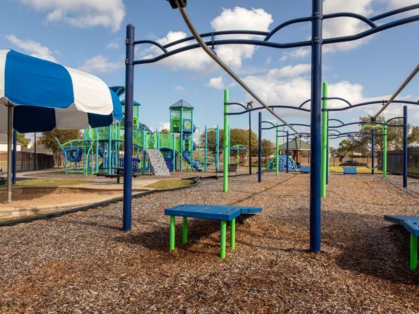 17602 S Summit Canyon Drive, Houston TX 77095