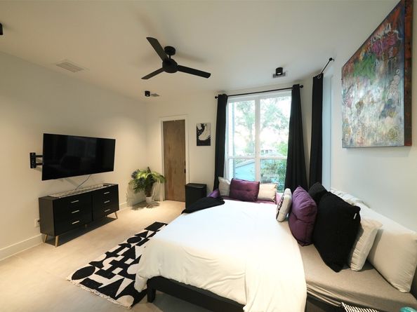 2205 Staples St B, Houston TX 77026