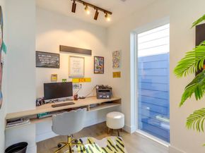 2205 Staples St B, Houston TX 77026