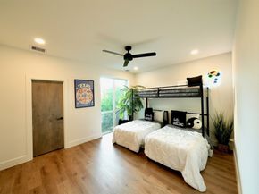 2205 Staples St B, Houston TX 77026