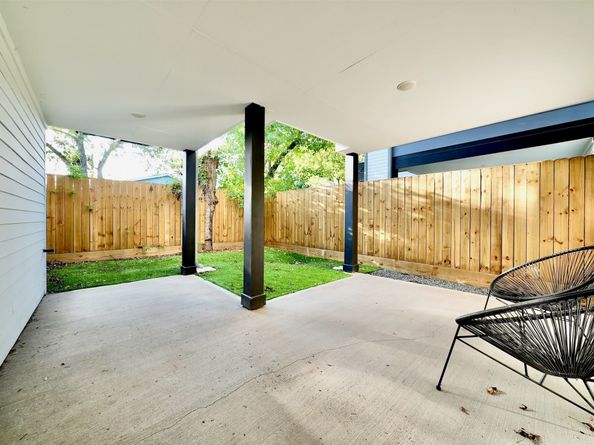 2205 Staples St B, Houston TX 77026