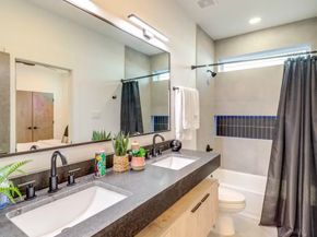 2205 Staples St B, Houston TX 77026