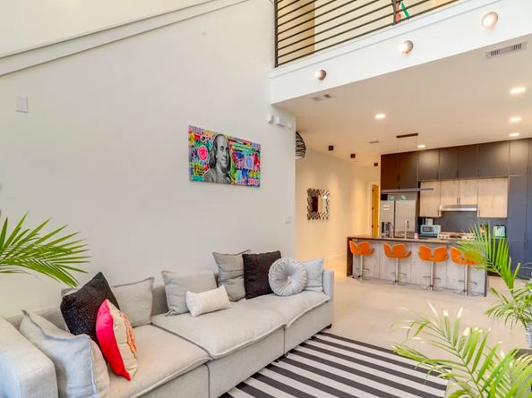 2205 Staples St B, Houston TX 77026