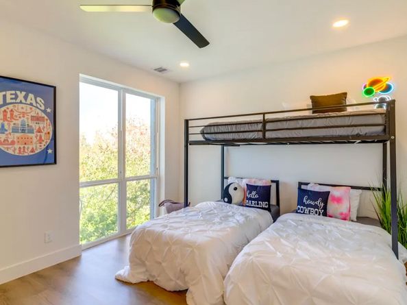 2205 Staples St B, Houston TX 77026