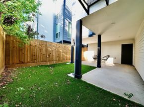 2205 Staples St B, Houston TX 77026