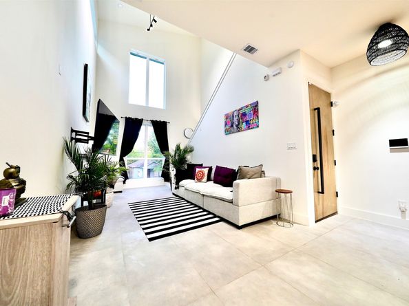 2205 Staples St B, Houston TX 77026