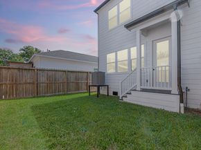 123 Amundsen Street B, Houston TX 77009