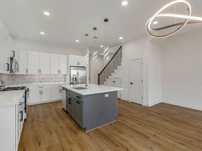 123 Amundsen Street B, Houston TX 77009