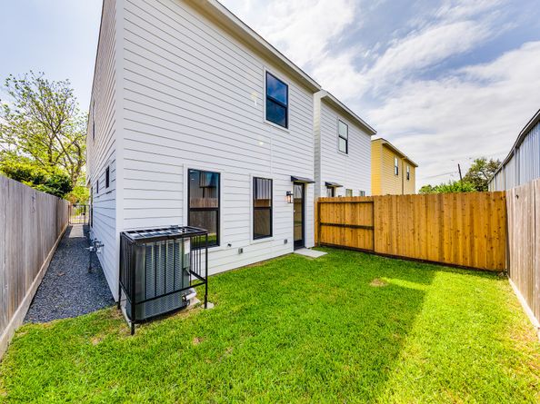 5709 Gano Street, Houston TX 77009
