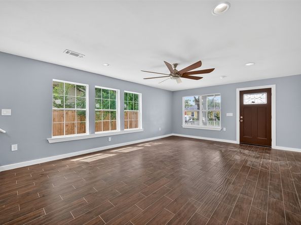 1933 Santa Rosa Street, Houston TX 77023