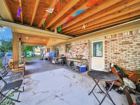 118 W Doverfield Drive, Houston TX 77037