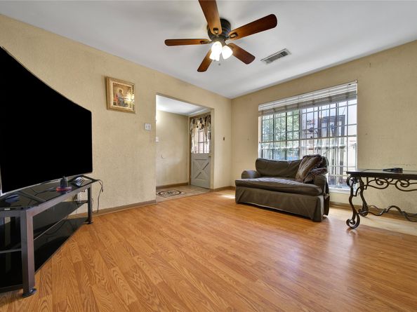 118 W Doverfield Drive, Houston TX 77037